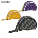 男子和女人复活高尔夫的球袋