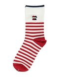 女子工作室紫紅色高爾夫的短襪子