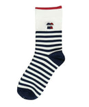 女子工作室紫紅色高爾夫的短襪子