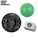 男性和女人的標記綠色邊緣猴子高爾夫