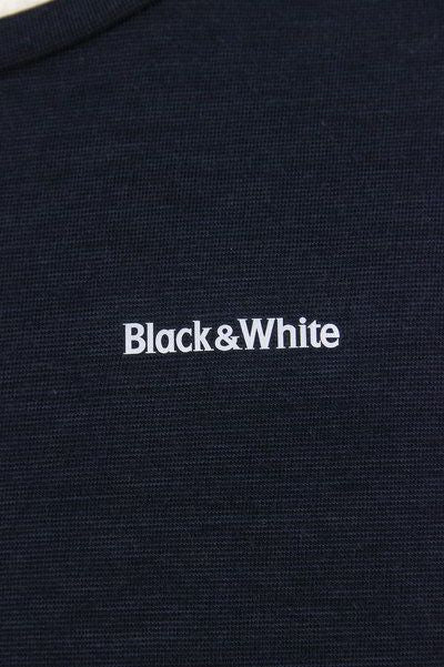 內部襯衫黑色和白色黑白